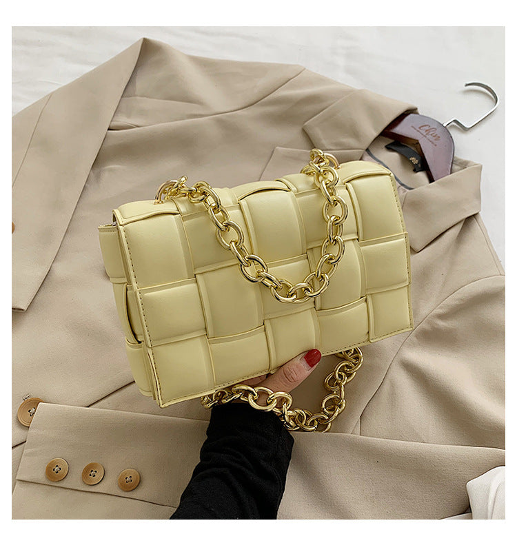 Velora elegance chain clutch